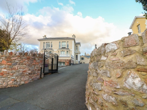 Cottage 1 Newcourt, Torquay Image of Cottage 1 Newcourt, Torquay